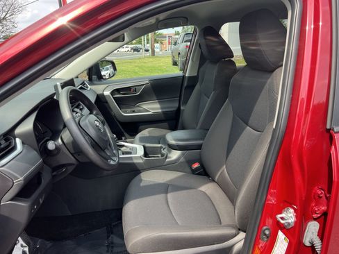 Used 2025 Toyota RAV4 LE AWD/4WD image 13