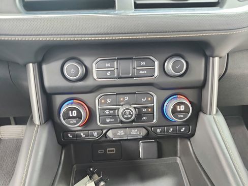 Used 2023 Chevrolet Suburban Premier image 31