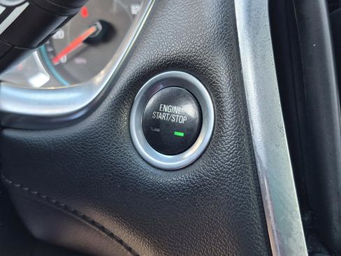 Used 2023 Chevrolet Traverse LT FWD image 34