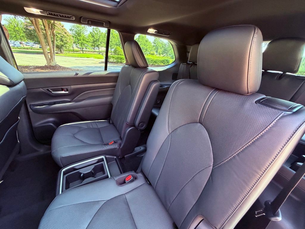 Used 2026 Toyota Grand Highlander AWD Hybrid image 16