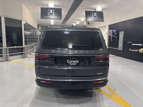 Used 2024 Jeep Wagoneer L Series II w/ Flexible Seating Group image 7