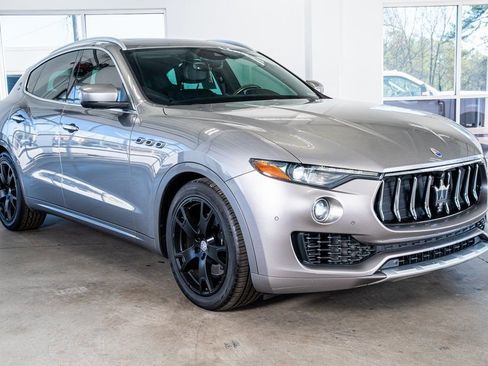Used 2017 Maserati Levante w/ Luxury Package image 4