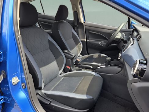 Used 2024 Nissan Versa SV w/ Trunk Package FWD image 15