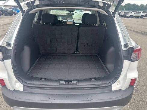 Used 2022 Ford Escape SE w/ Convenience Package FWD image 10