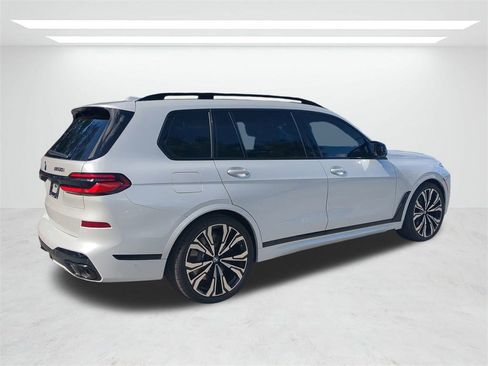 New 2026 BMW X7 M60i image 4