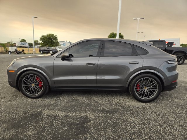 Used 2024 Porsche Cayenne S AWD/4WD image 4
