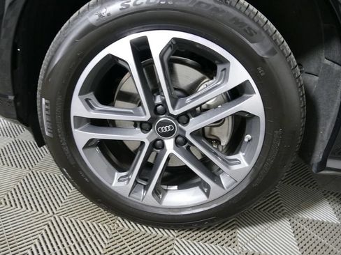 Certified 2025 Audi Q5 Premium w/ Convenience Package AWD/4WD image 9