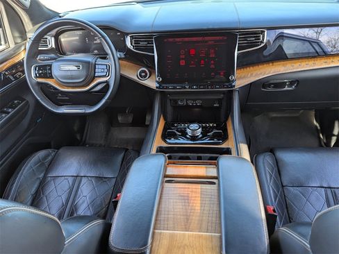 Used 2024 Jeep Grand Wagoneer L Series III image 18