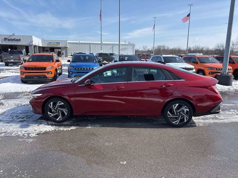 Used 2025 Hyundai Elantra Limited image 6