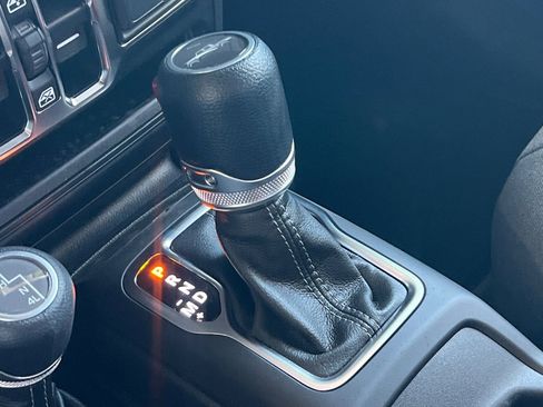 Used 2024 Jeep Gladiator Sport image 17