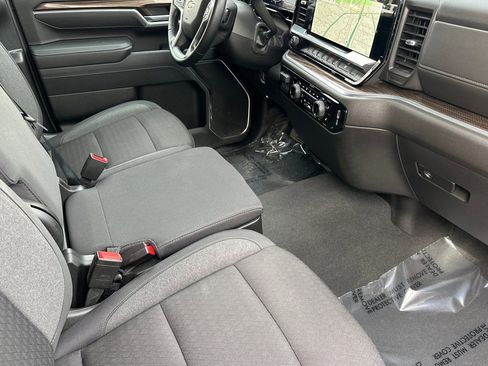 Used 2025 Chevrolet Silverado 2500 LT w/ Convenience Package image 17