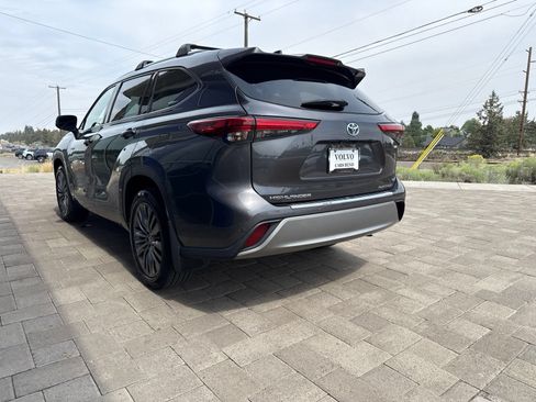 Used 2020 Toyota Highlander Platinum AWD/4WD image 5