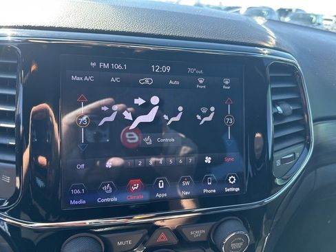 Used 2021 Jeep Grand Cherokee Laredo X image 26