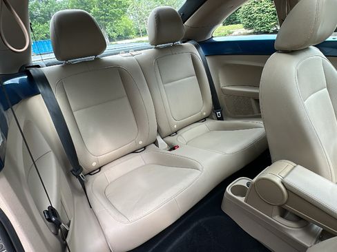 Used 2019 Volkswagen Beetle 2.0T SE FWD image 25