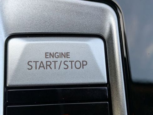 Used 2025 Volkswagen Atlas SE image 20