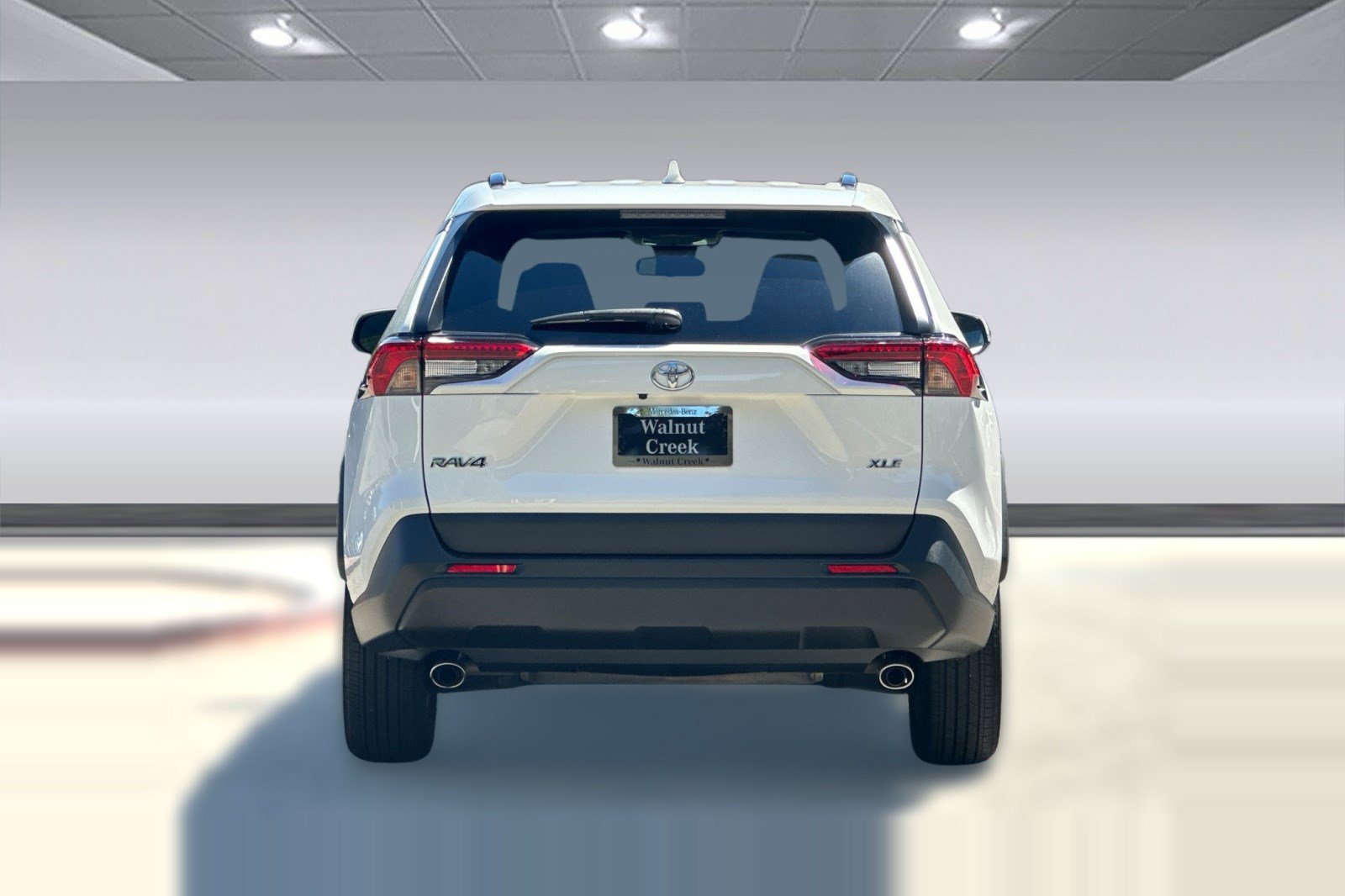 Used 2024 Toyota RAV4 XLE w/ Convenience Package FWD image 10