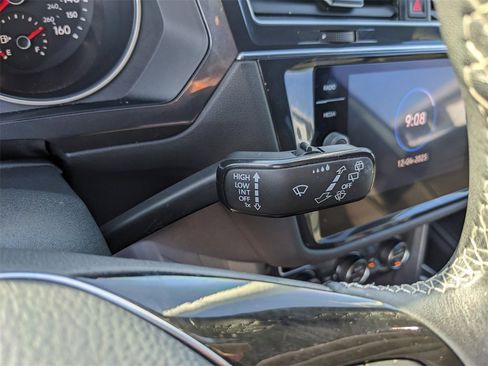 Certified 2021 Volkswagen Tiguan SE R-Line image 33