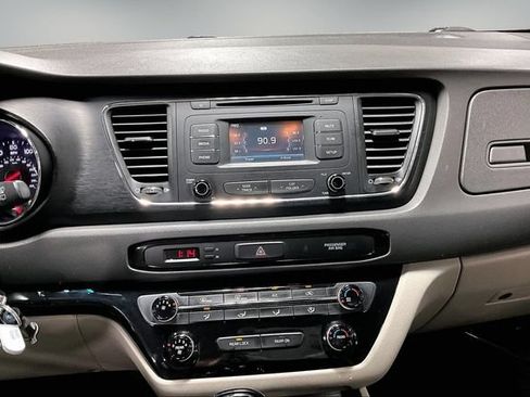 Used 2016 Kia Sedona L FWD image 10