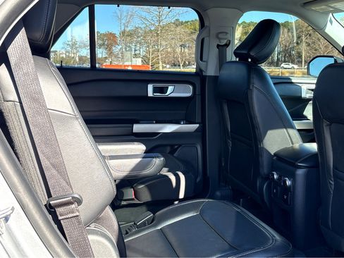 Used 2021 Ford Explorer Limited w/ Equipment Group 301A image 11