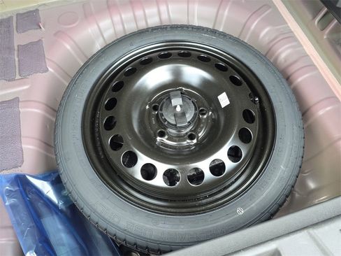 Used 2025 Chevrolet Trax LT w/ LT Convenience Package image 29