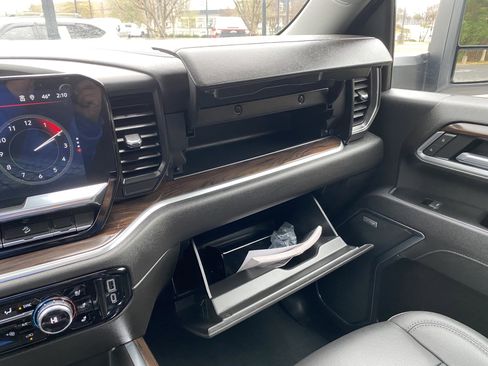 Used 2025 GMC Sierra 2500 SLT image 32