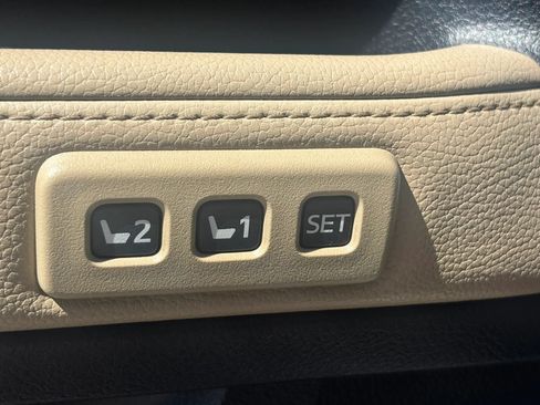 Used 2019 Toyota 4Runner Limited AWD/4WD image 9