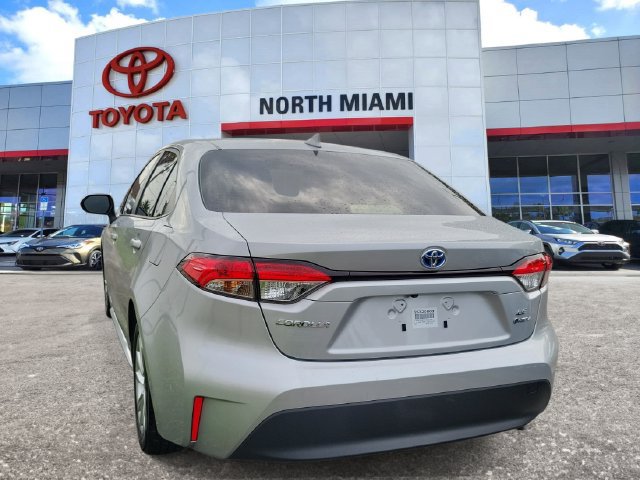 Used 2025 Toyota Corolla LE w/ LE Premium Package FWD image 3