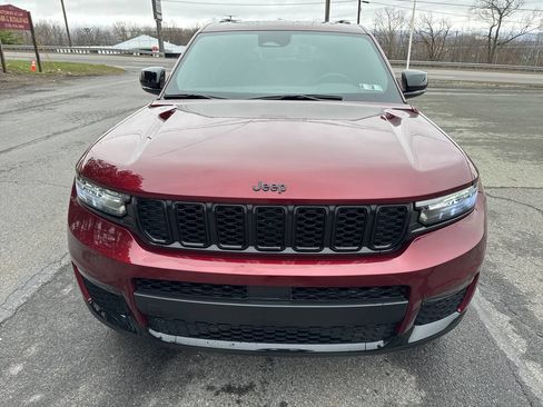Used 2024 Jeep Grand Cherokee L Limited w/ Black Appearance Package image 9