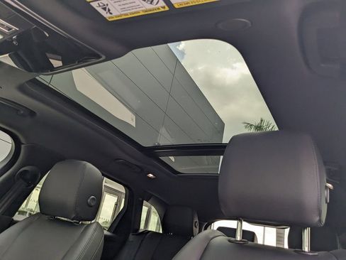 New 2026 Land Rover Range Rover Velar Dynamic SE image 21