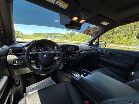 Used 2024 Honda Passport Black Edition image 5