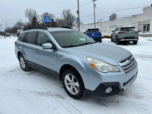 Used 2014 Subaru Outback 3.6R Limited w/ Moonroof Package image 3