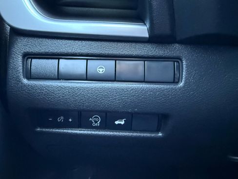 Used 2023 Nissan Rogue SV w/ SV Premium B Package image 28