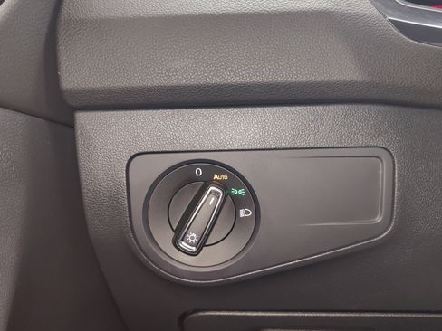 Certified 2024 Volkswagen Tiguan SE R-Line image 30