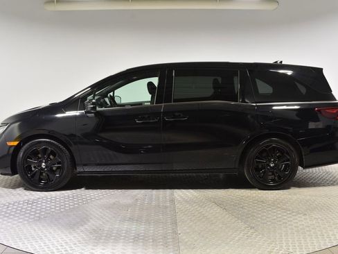 Used 2023 Honda Odyssey Sport image 2