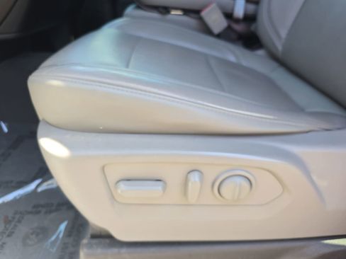 Used 2019 Chevrolet Silverado 1500 LTZ image 27