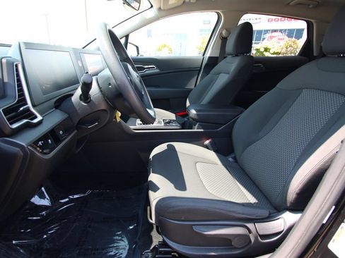 Used 2024 Kia Sportage LX FWD image 6