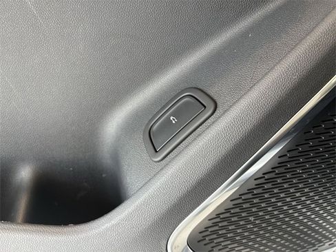 Certified 2024 Chevrolet Traverse RS image 28