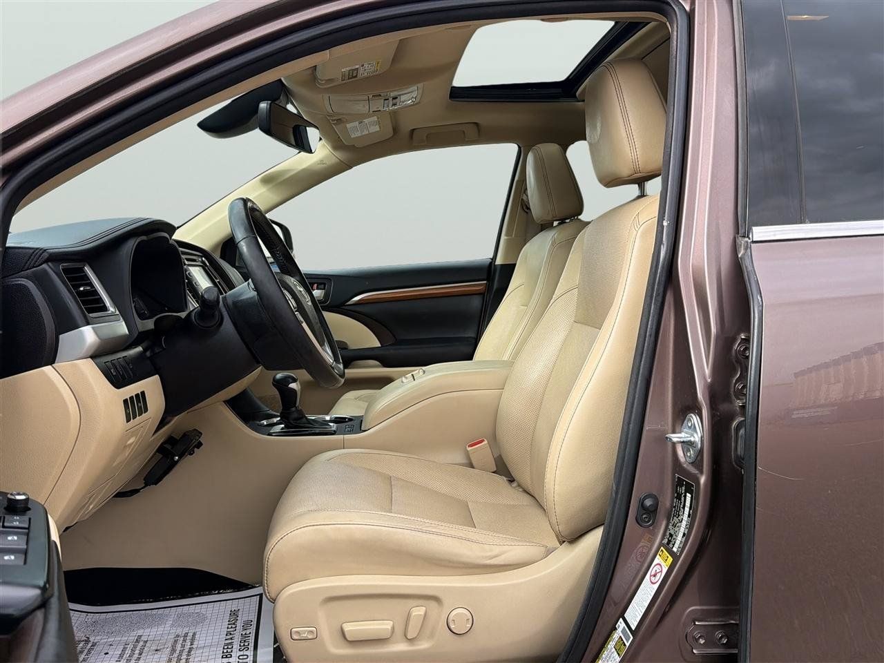 Used 2017 Toyota Highlander AWD V6 image 13