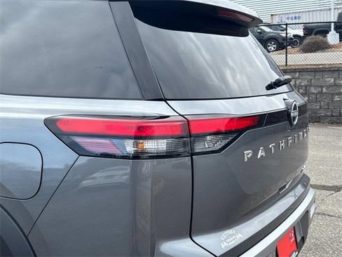 New 2025 Nissan Pathfinder SL image 12