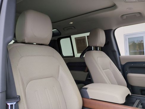 Used 2020 Land Rover Defender 110 S image 34