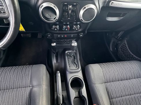 Used 2011 Jeep Wrangler Unlimited Sahara AWD/4WD image 16