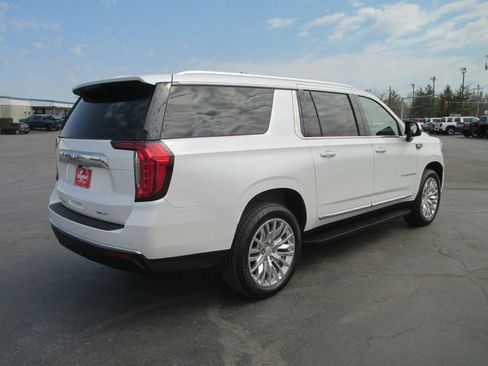 Used 2023 GMC Yukon XL SLT w/ SLT Luxury Package image 7