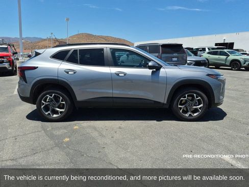 Used 2026 Chevrolet Trax LT w/ Driver Confidence Package FWD image 4