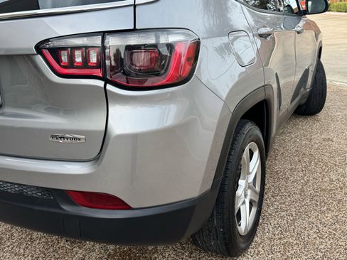 Used 2023 Jeep Compass Latitude image 4