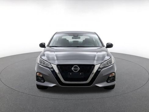 Used 2025 Nissan Altima 2.5 SV FWD image 2
