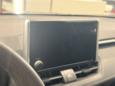 Used 2025 Toyota RAV4 XLE AWD/4WD image 18