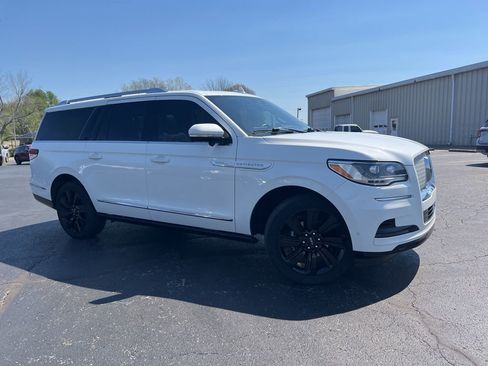 Used 2024 Lincoln Navigator L Reserve image 2