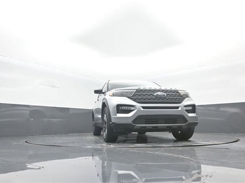 Certified 2023 Ford Explorer XLT w/ Equipment Group 202A image 30