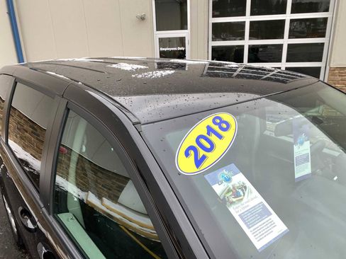 Used 2018 Dodge Grand Caravan SE image 5