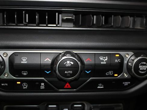 Used 2025 Jeep Wrangler Unlimited Rubicon AWD/4WD image 49
